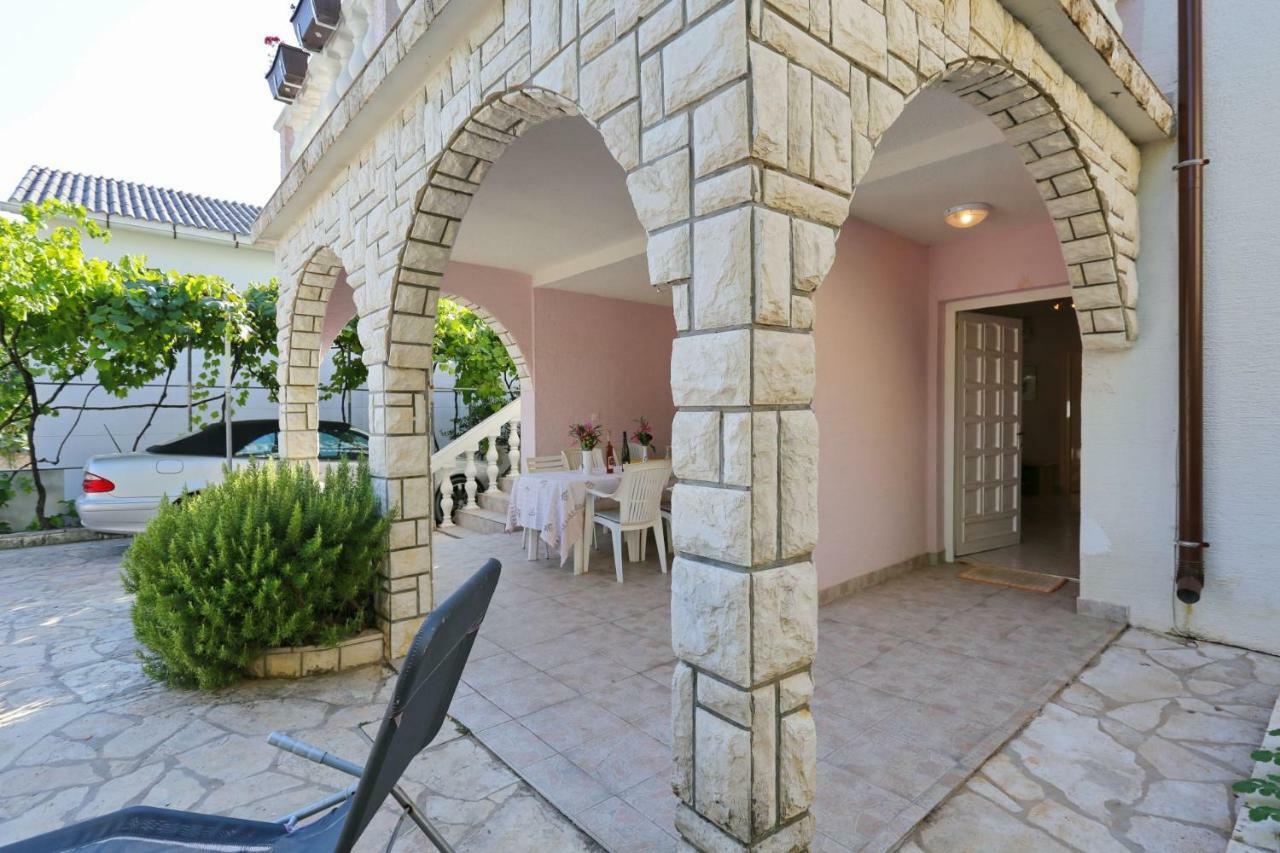 Villa Neyla Vir Exterior photo