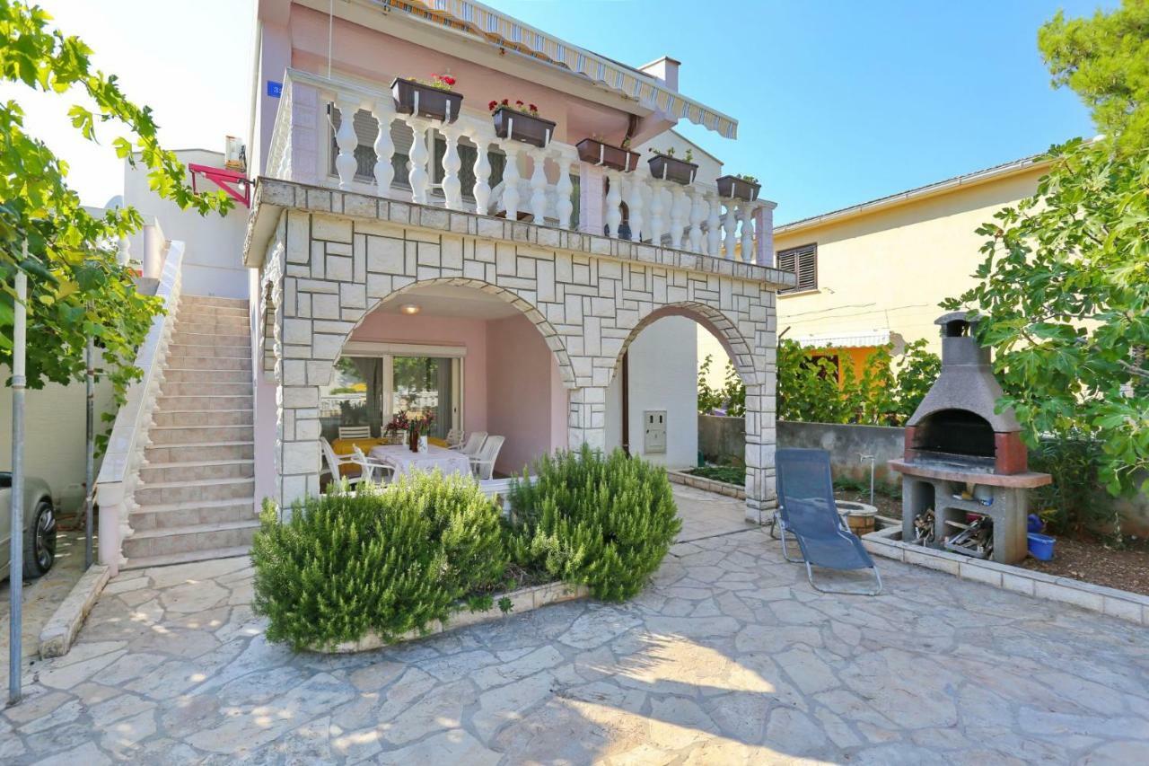 Villa Neyla Vir Exterior photo